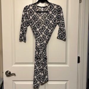 White and black pattern wrap dress, size small